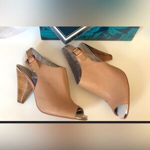 Seychelles Anthropologie Slingback Chevron Block Heel Shoes tan color 7.5